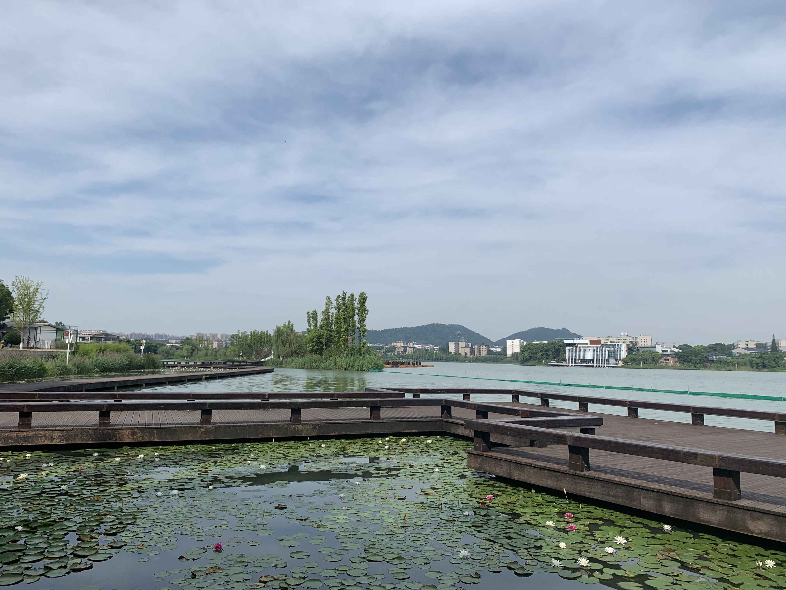 城市水生态环境治理综合解决方案.jpg 城市水生态环境治理综合解决方案.jpg