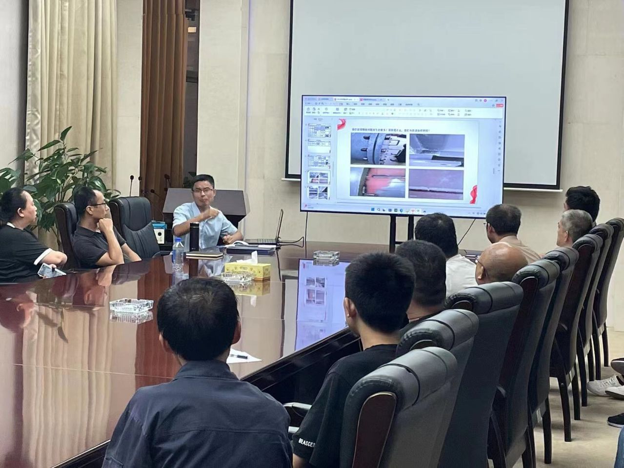 召开质量专题会议.jpg 召开质量专题会议.jpg